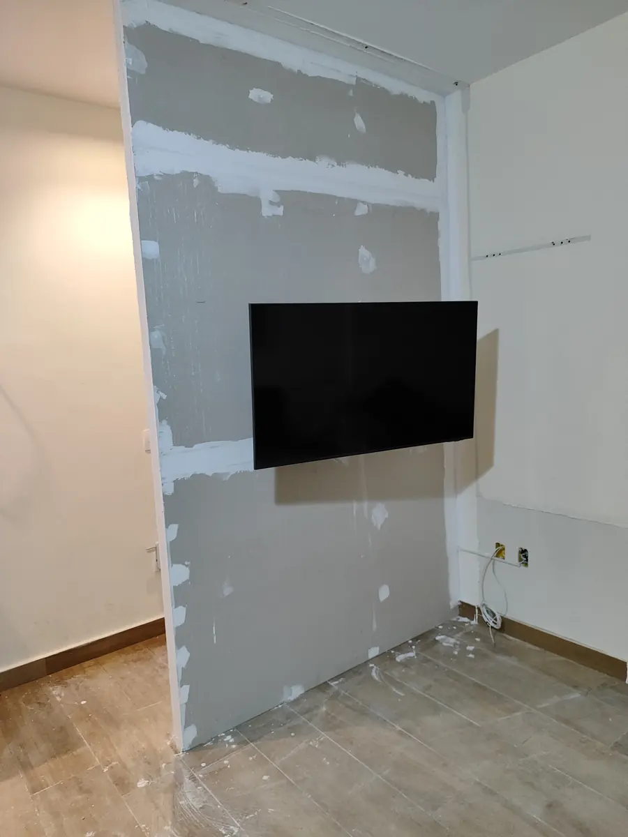 Juntas tratadas e TV instalada